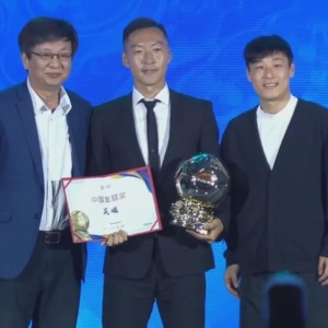 开云-吴曦获2025中国金球奖！韦世豪发动态：全黑背景+哭笑+偷感bgm